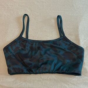 Strutthis running top